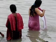 පියවර-ආච්චි ඇගේ මුනුපුරාගේ GF පොළඹවයි