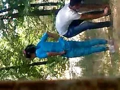 ලිංගික ආශාවන් ඇති රතු හිස් ඇති එව්ලින් ස්ටෝන් කළු මාම්බා උත්සාහ කරයි