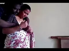 අඟ පසඟ ඇති අම්මාට කෙලවමින්